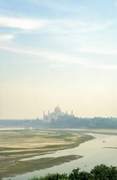 Agra;-Agra-Fort;-Dome;-Haze;-India;-Kaleidos;-Kaleidos-images;-La-parole-à-limage;-Landscape;-Mughal;-Pollution;-Sandbanks;-Sky;-Stories-Pictures;-Taj-Mahal;-Tarek-Charara;-UNESCO;-Uttar-Pradesh;-Vegetation;-World-Heritage;-Yamuna